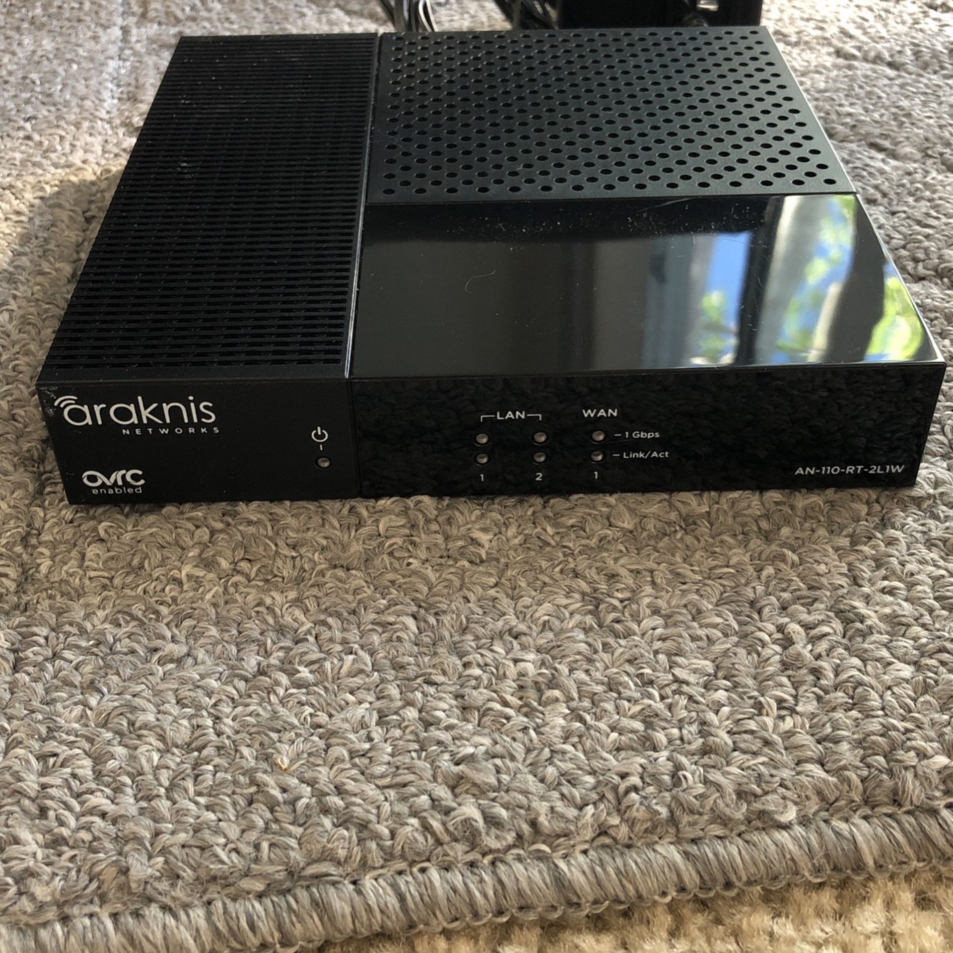 Araknis Router an-110-rt-2l1w