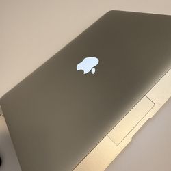 MacBook Air 13” Early 2015 