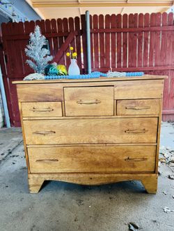 Cushman colonial creation dresser #7163 Measurements 42” X 36”