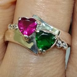 Gorgeous Heart ❤️💚 Emerald & Ruby Sterling Silver Ring 💍 SIZE 6.5!