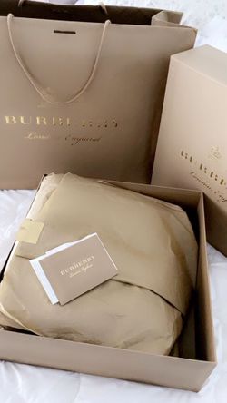 Burberry gift bag shop