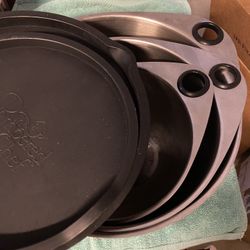 Pampered Chef Metal Bowls With Rubber Bottom And Lids