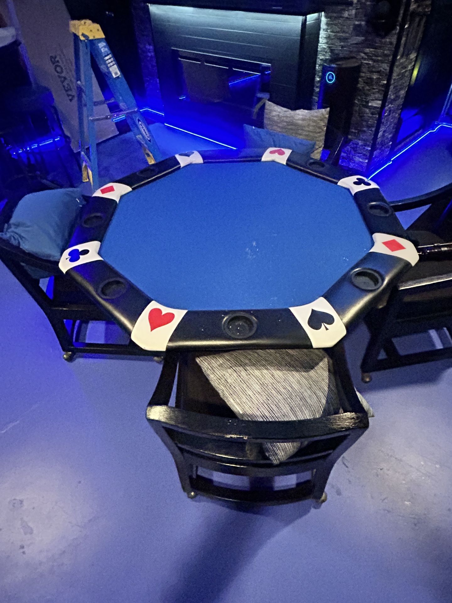 Poker Table