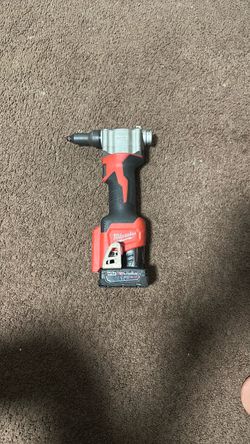 Milwaukee Cordless Rivet Tool with Battery