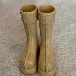 Bratz Wintertime Wonderland Dana Doll Beige Shoes Boots