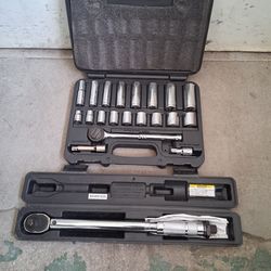 Yes, tools are available pittsburgh 3/8" socket set & torque wrench "Package Deal only"