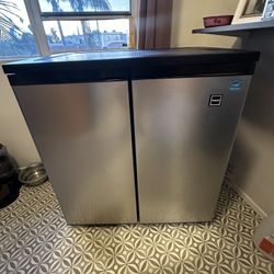 RCA Fridge with Freezer.  5.5 cu ft.
