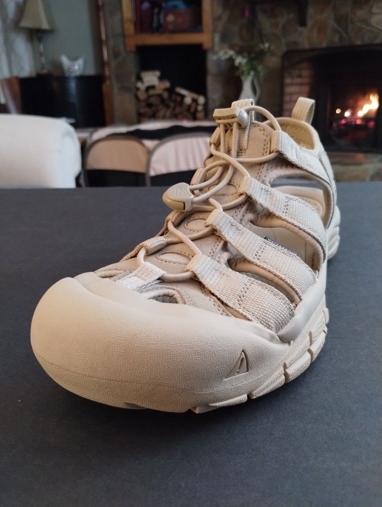 (Size-11) Brand New Sandals KEEN womens Newport H2 waterproof