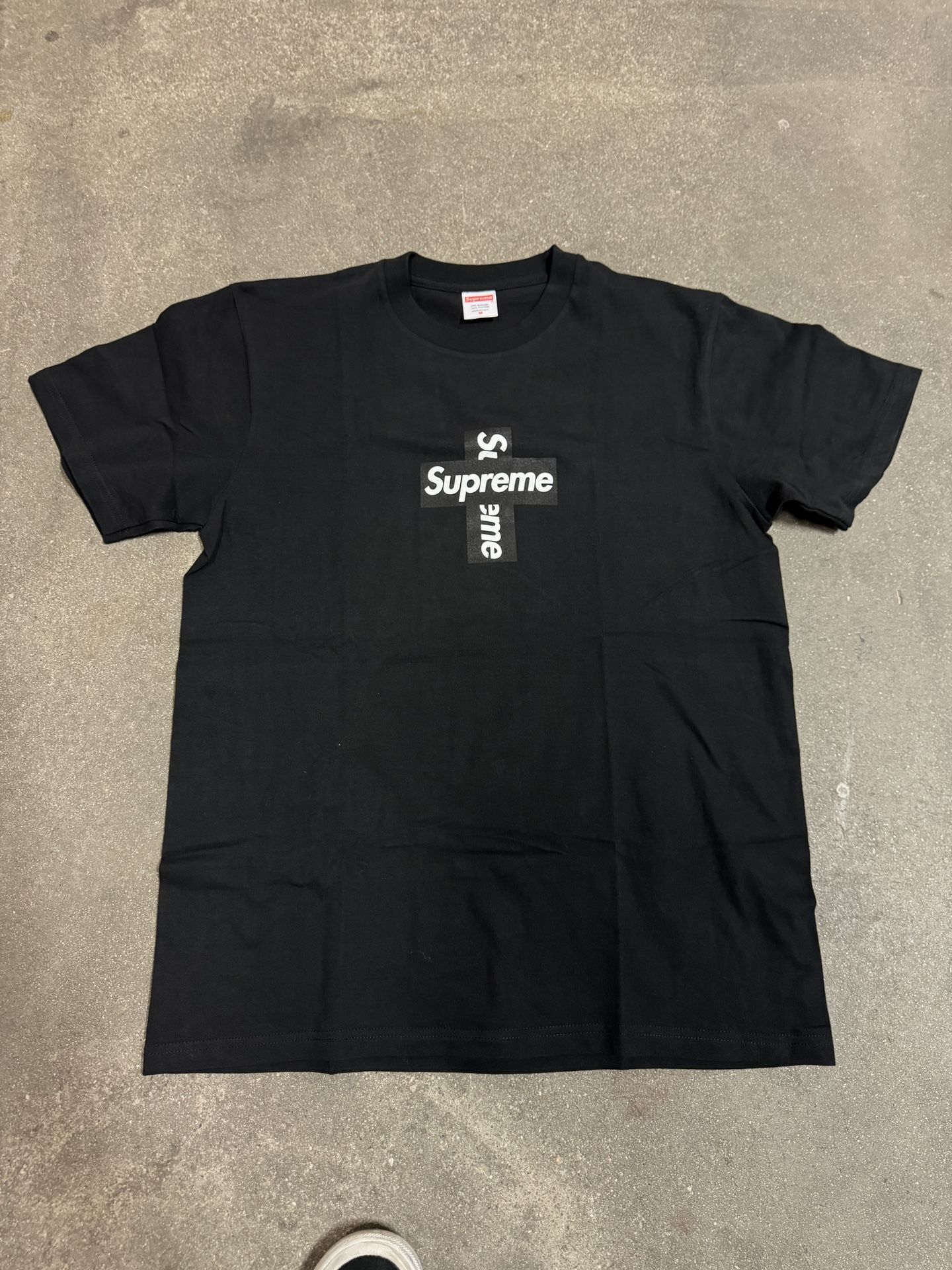 Supreme Cross Box Logo Tee Size Medium