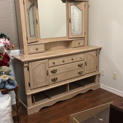 Dresser With Mirror