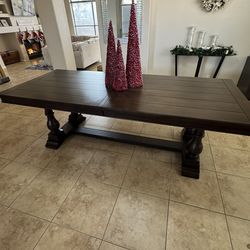Beautiful High Quality Dining table -seats 8