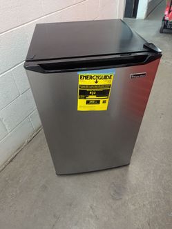 Magic chef mini fridge/freezer like new