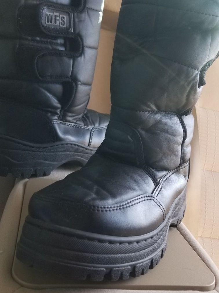 Snow boots Kids Size 5 (Black