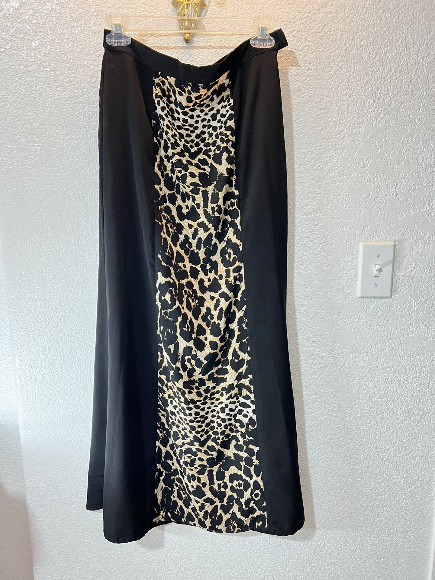 Forever 21 Trendy Maxi High Waisted Skirt Animal Print with Slit |Size M