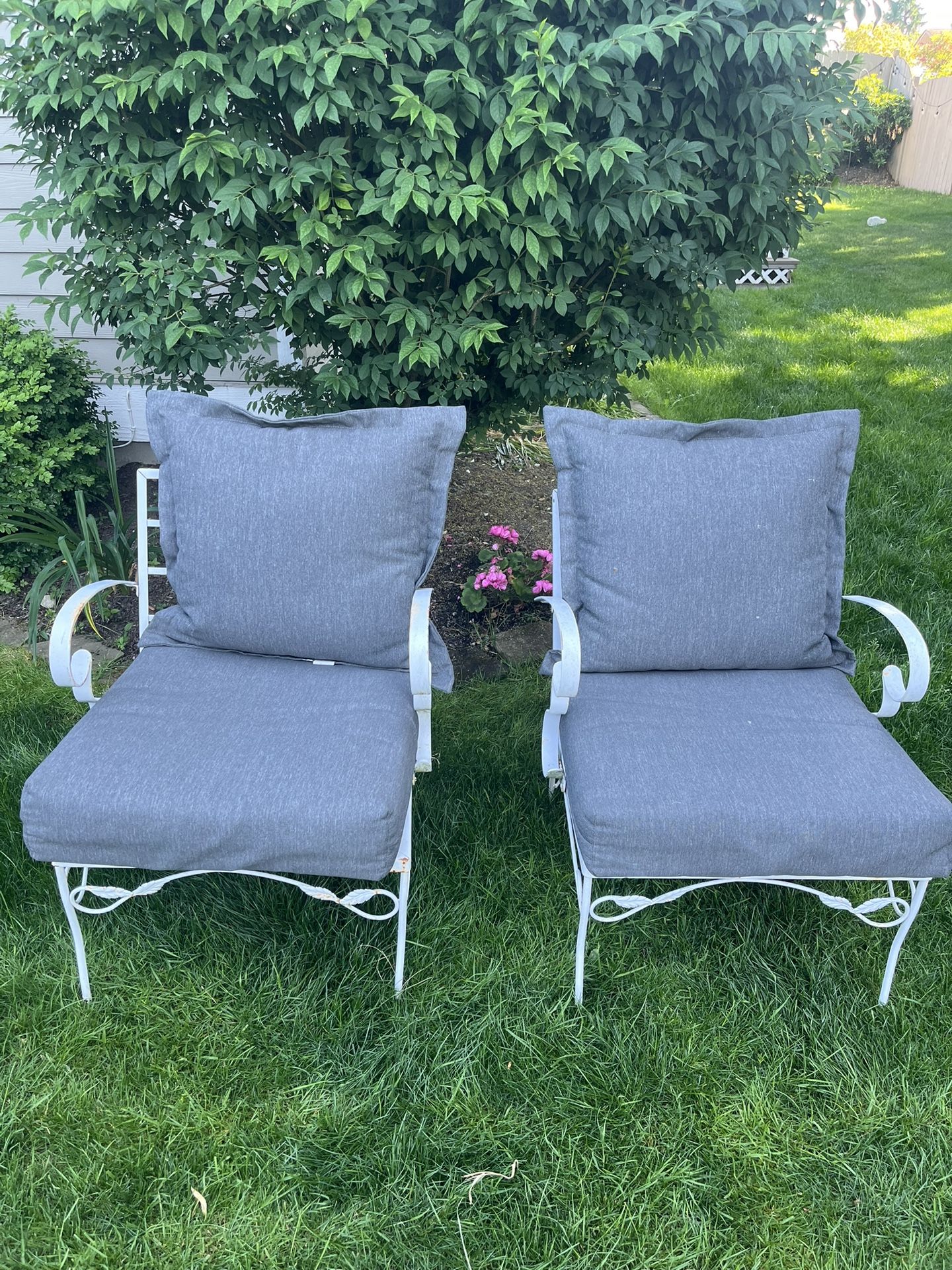 Cute Vintage Patio Chairs