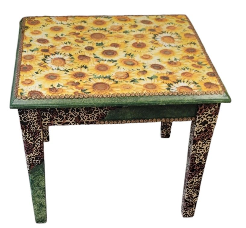 Sunflower Leopard Custom Side Table And Lamp