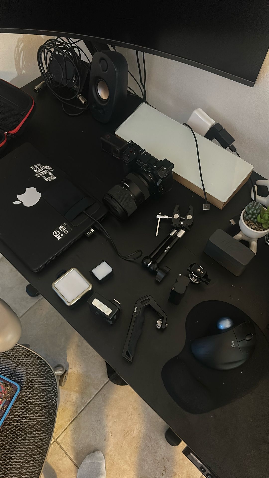 MacBook Pro M4 16 GB & Entire Camera/Workstation Set Up