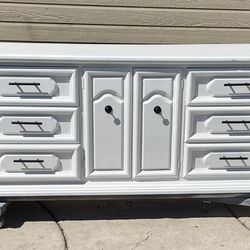 Dresser With Two Nightstands 