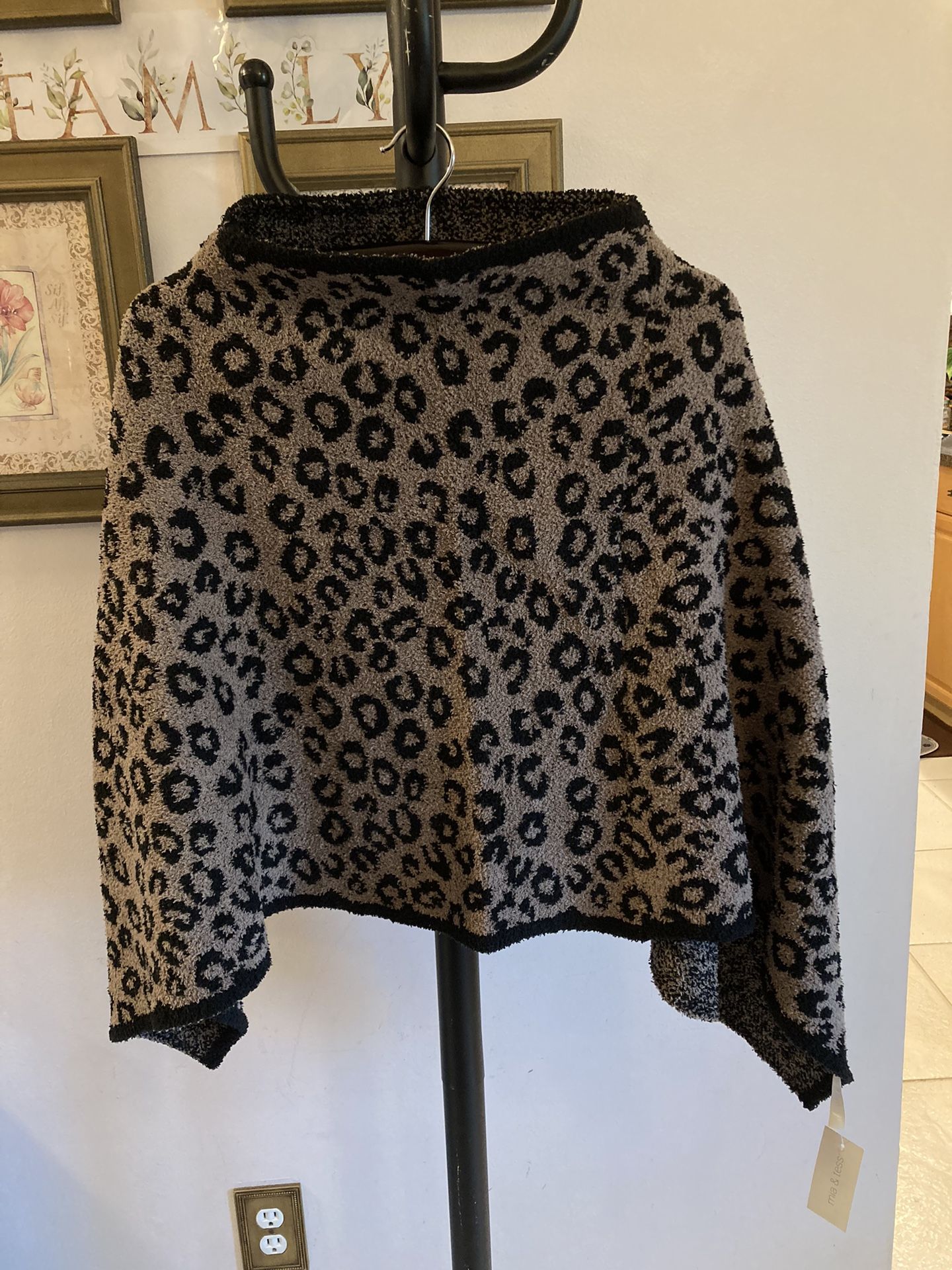 NEW w/ TAGS Leopard Print Poncho Super SOFT Faux Fur Material One Size Fits Most