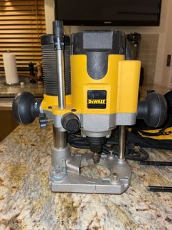 DeWalt DW621 2 HP Plunge Router