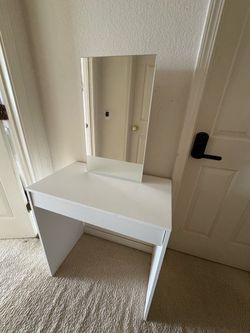 Make-up desk