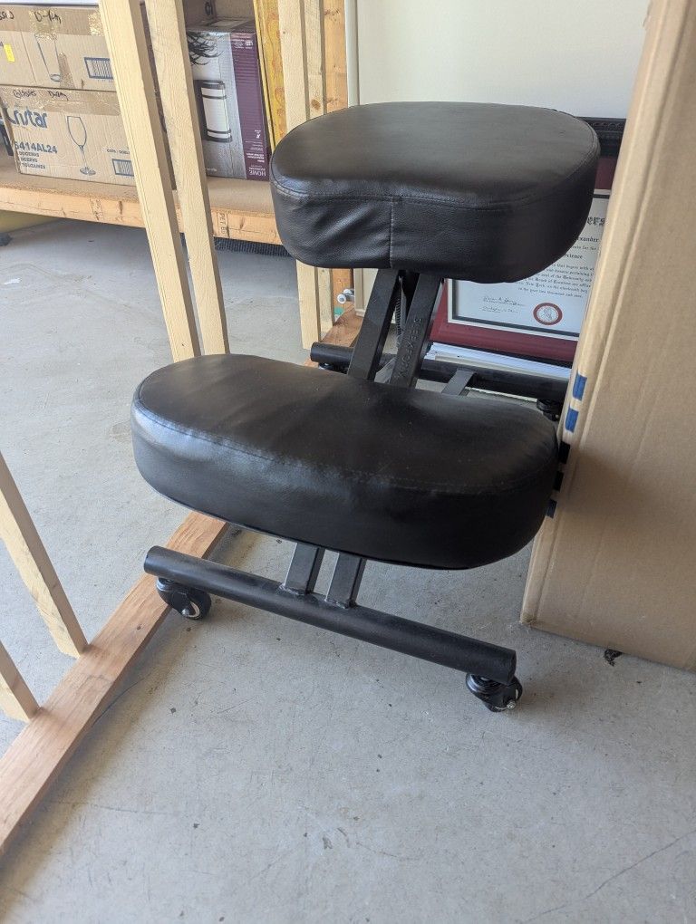 Kneeling office chair