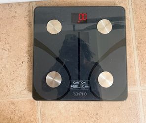 Glass weighing scale for $10