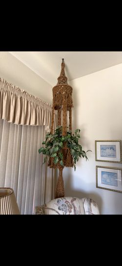 Macrame hanger
