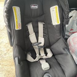 Chicco Bravo Car seat & Base