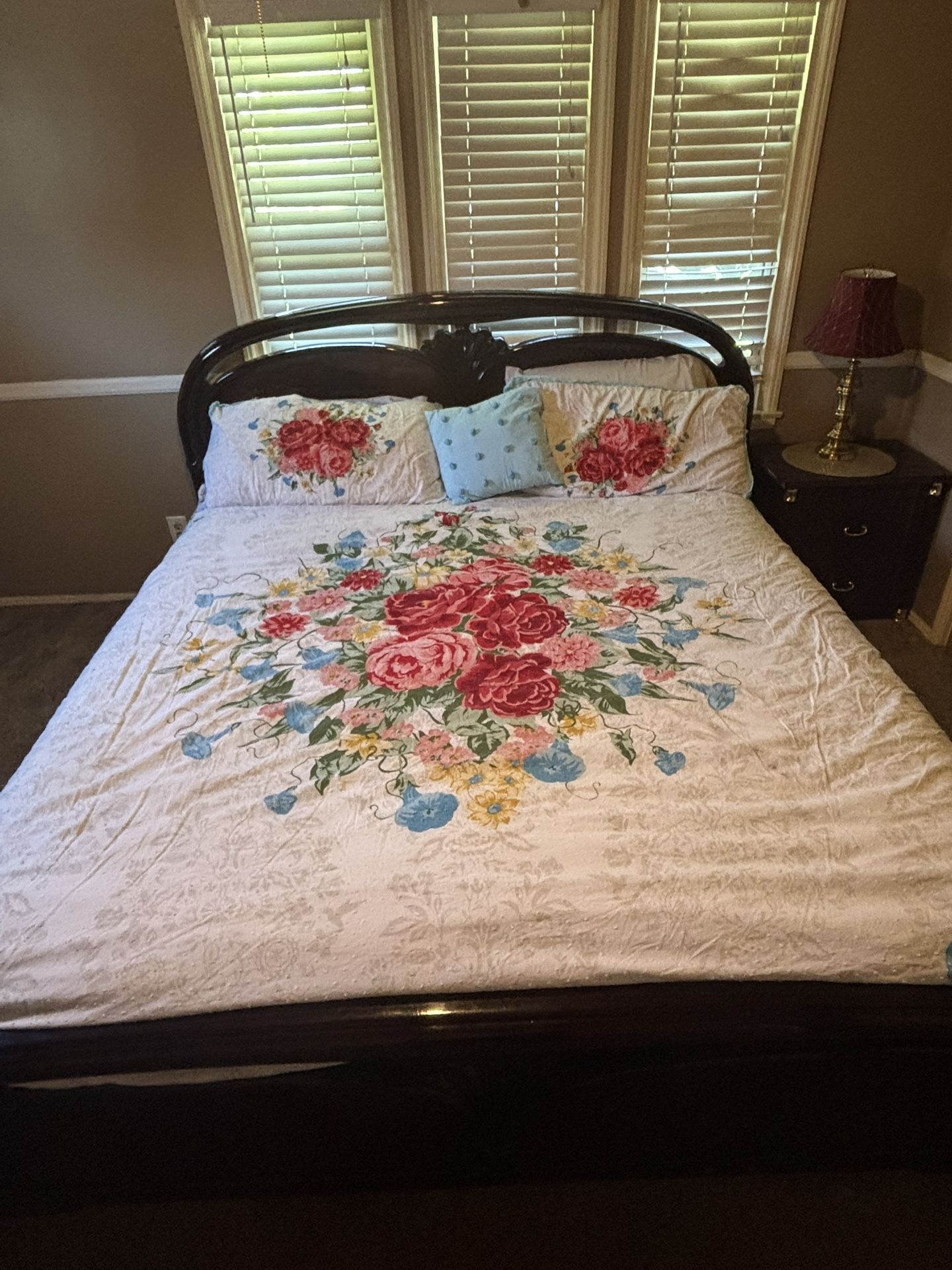 Cow King Bed With Side Desk Drawer And Lamp