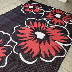 Outdoor area rug - new - 8x10 feet - D68