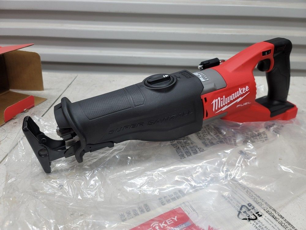 Milwaukee M18 fuel reciprocating saw super sawzall serrucho 2722-20