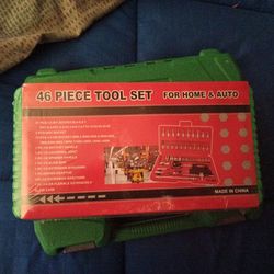 46 pc ratchet and driver set. **NEW**