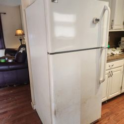 H A I S E R Top Load Freezer White Refrigerator It's An Excellent Condition And It Works Great Also Will Be Posting A Stove And Dishwasher