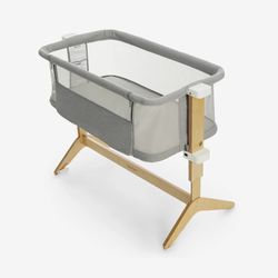 Newton Bassinet And Sheets