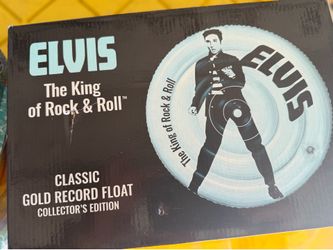 Elvis Presley, the king of rock ‘n’ roll float, with music