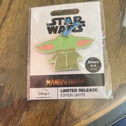 Disney Star Wars Yoda The Mandalorian The Child with Frog Pin Limited New Card 2/4