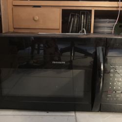 Large industrial sized Frigidaire microwave