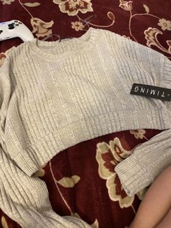 Women’s cropped sweater small