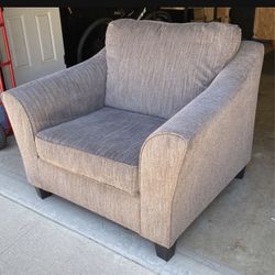 Oversize Love Seat/sofa $60