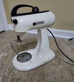 WORKING 1940s/50s VINTAGE KITCHENAID MIXER