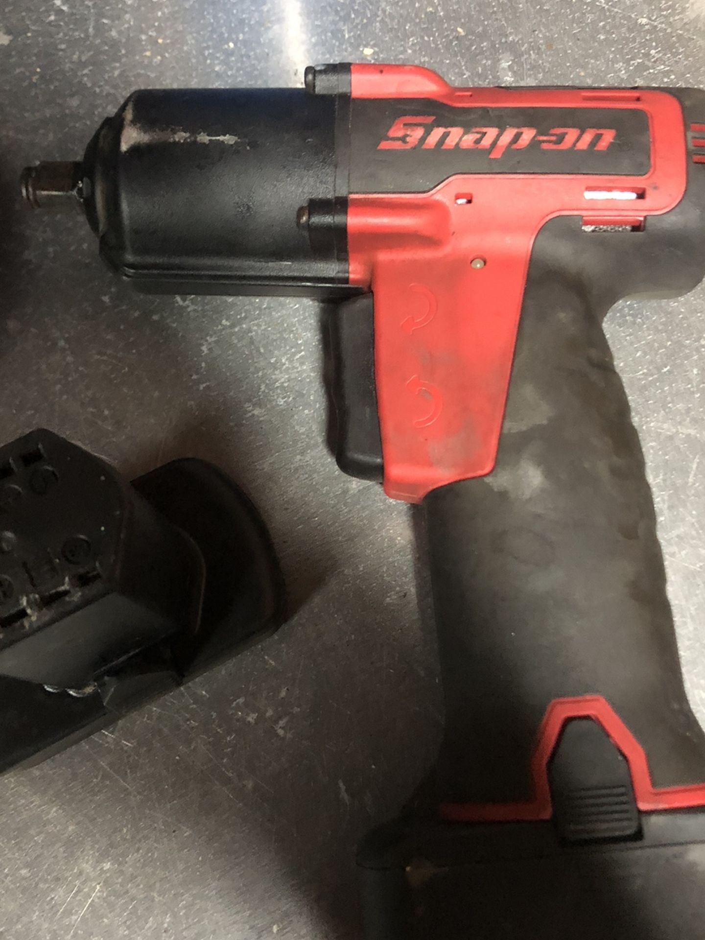 3/8 Snap On Impact Tool And Battery