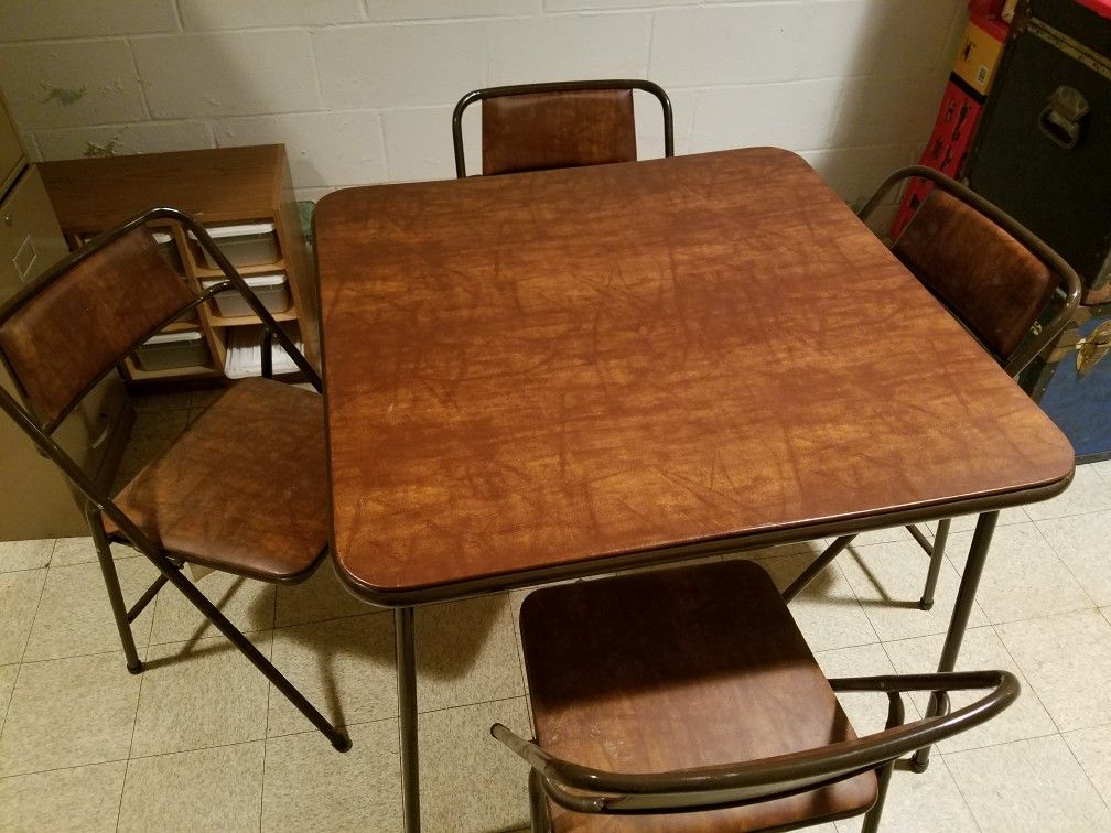 Folding Card Table with 4 Folding Chairs