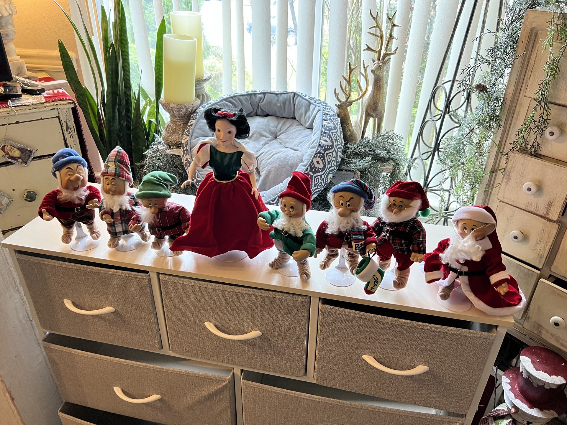 Walt Disney Christmas, Snow White, And The Seven Dwarfs Set