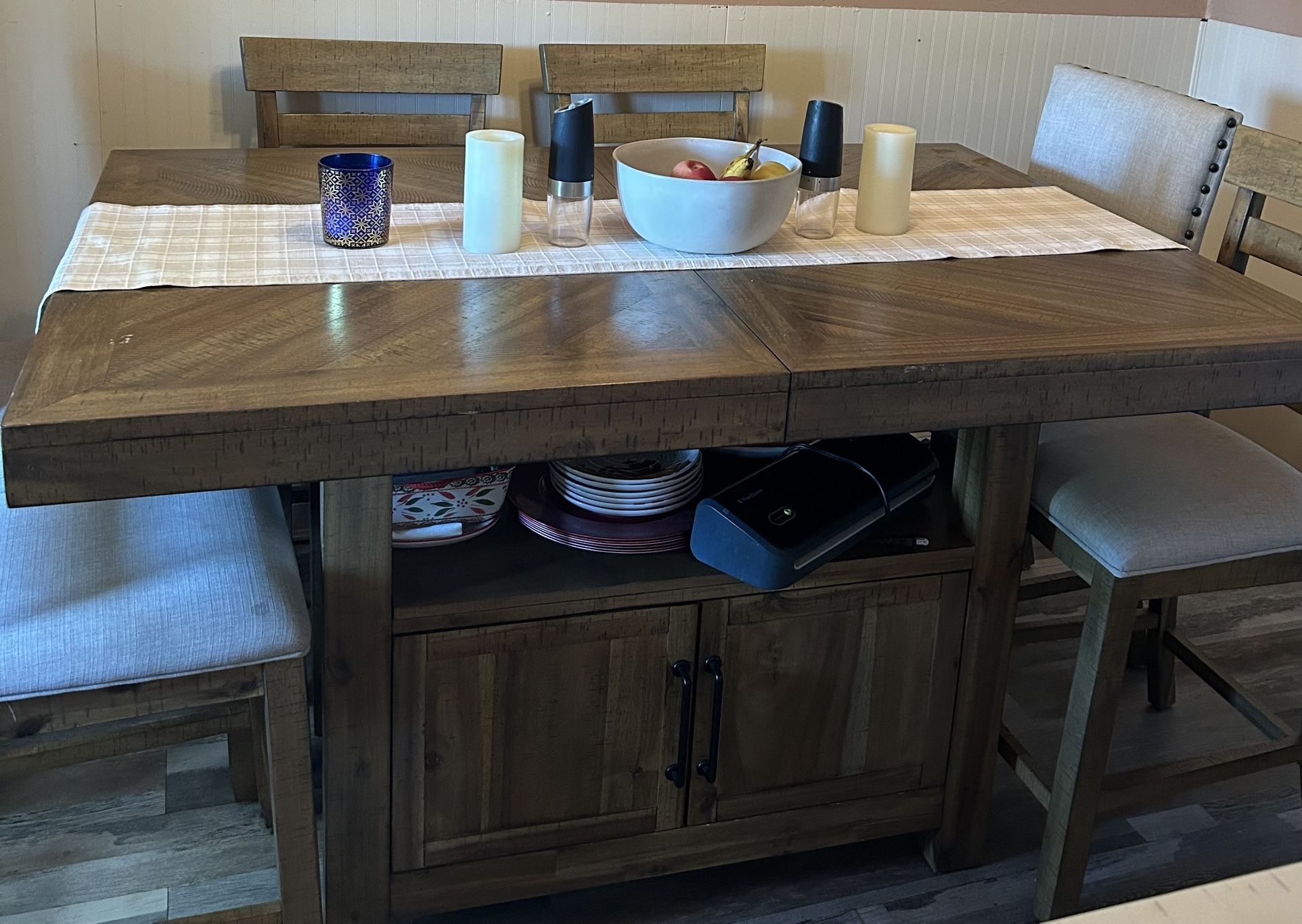 Dining Table and 6 Chairs