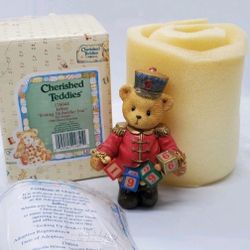 New 1996 Cherished Teddies JEFFREY HOLIDAY NEW  YEAR FIGURINE 176044 TOY SOLDIER


MIN CONDITION,  STORED IN THE BOX, COMES WITH ORIGINAL PACKAGING



