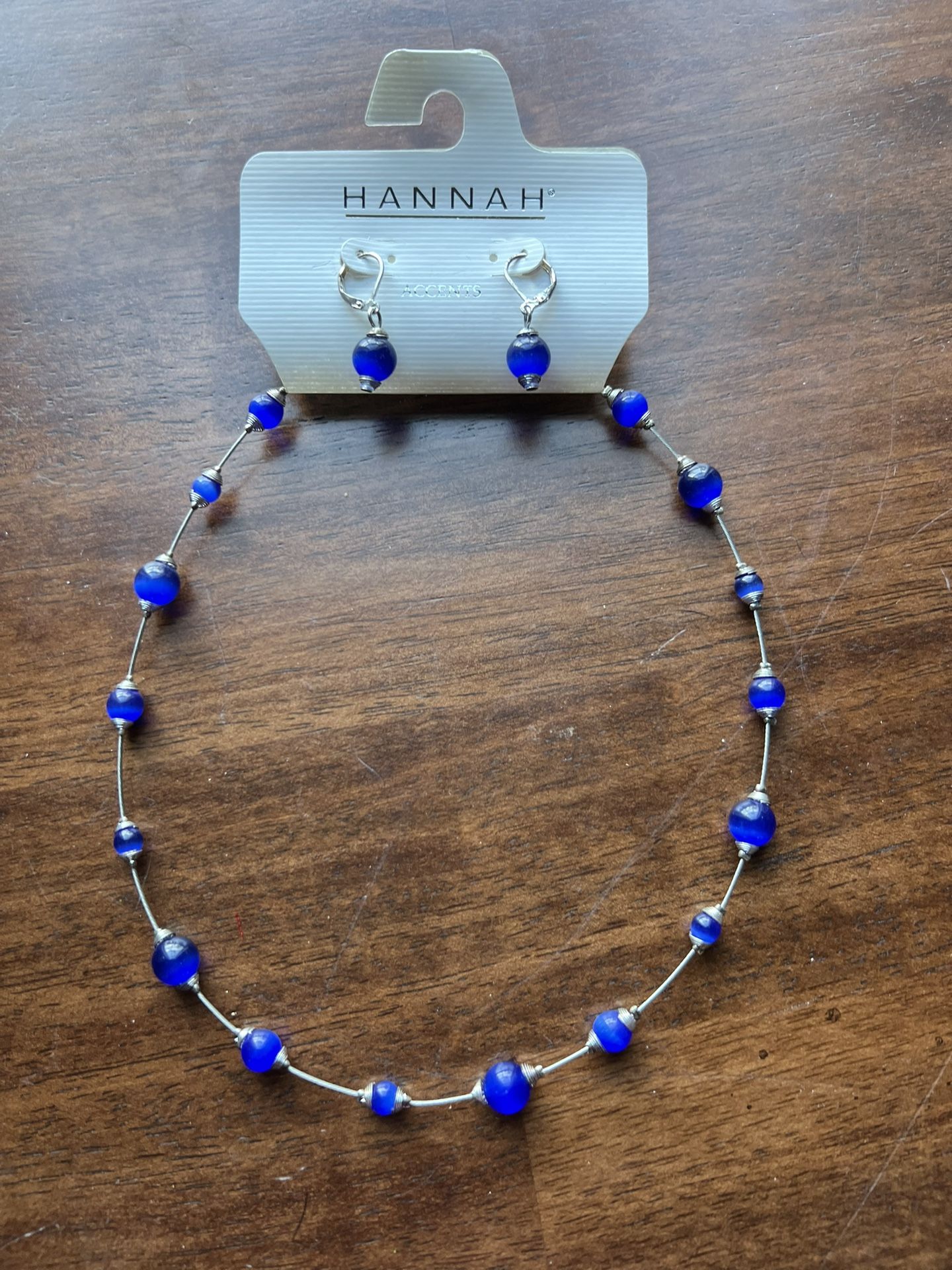 NEW Beautiful Earrings And Necklace Matching Set.
