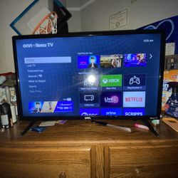 *Worked* “32” Smart Tv Roku (Size Base Off Picture) 💫