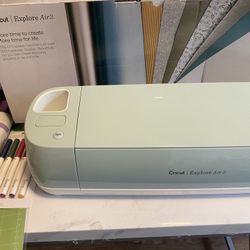 Cricut Air Explorer used 4 times and supplies! 