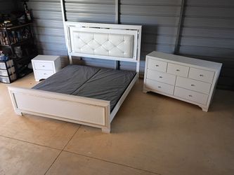 Modern white King size bedroom set ( Free Delivery if Needed)